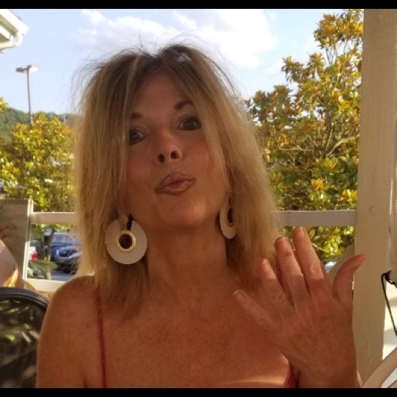 Meet your Posher, Liz - Picture 6 of 7